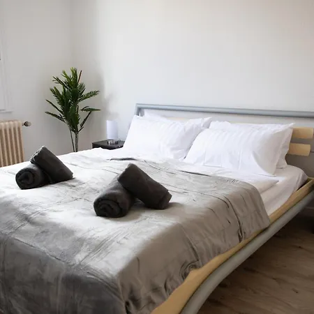 Me Living - - Hauptallee -