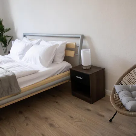 Me Living - - Hauptallee - *