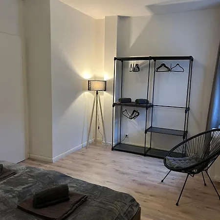 Me Living - - Hauptallee - *