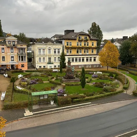 Me Living - - Hauptallee -